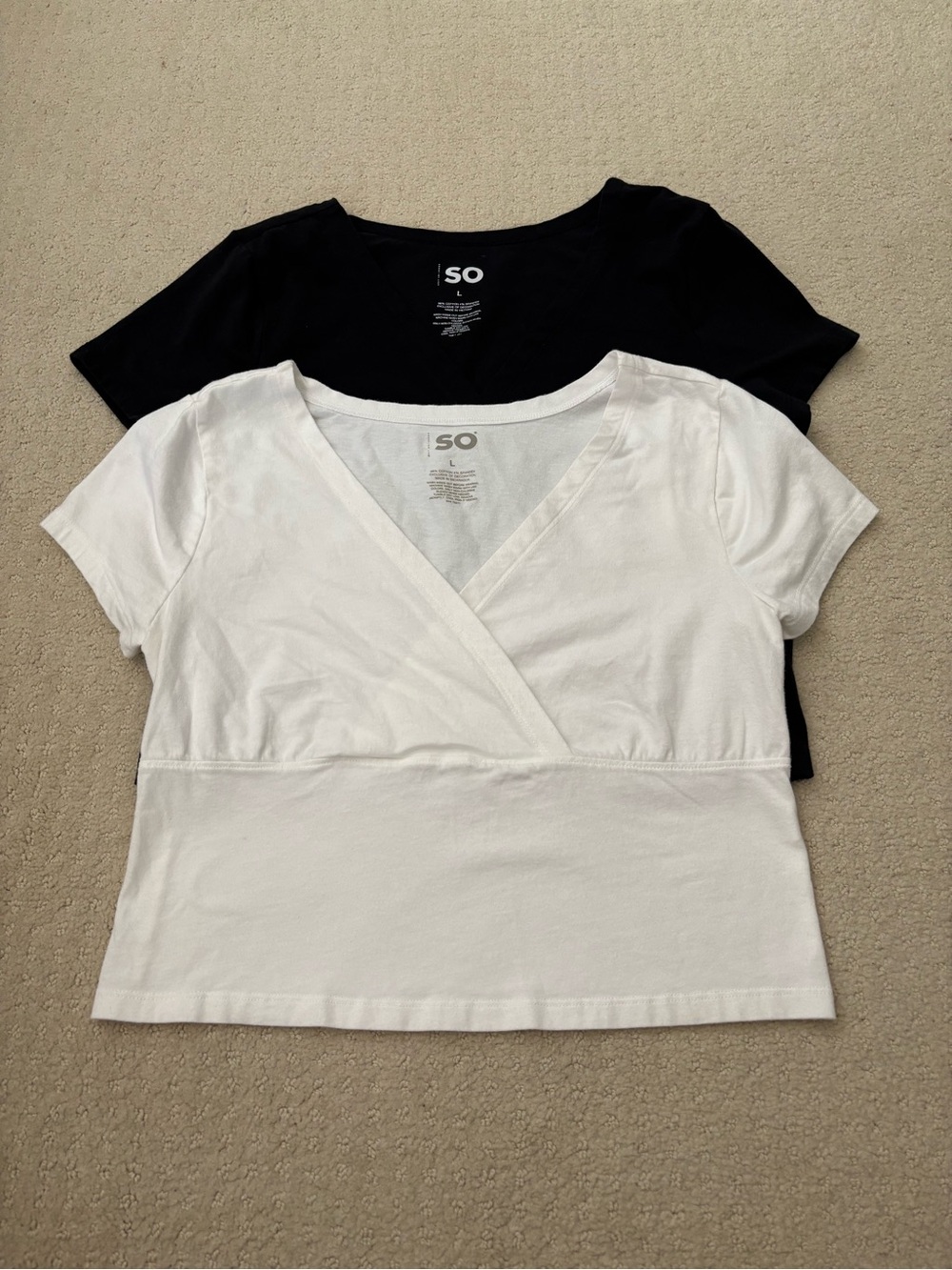 SO Women’s Juniors Short Sleeve V-Neck Crop Tops White & Black 2 pack Size Large